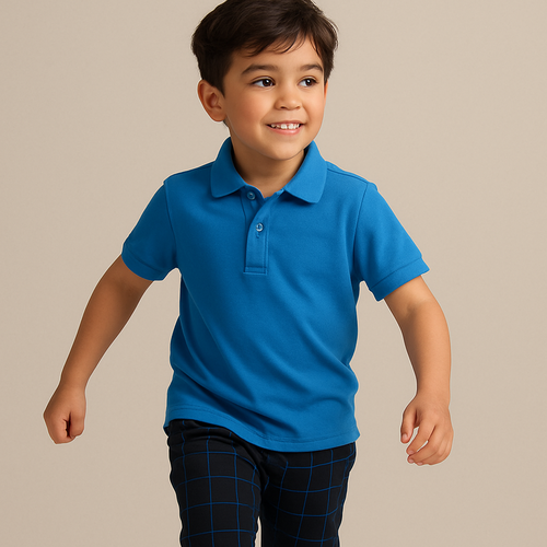 قميص ازرق كمه مرفوع قليلا
مع بنطال  اسود ونقشة مدرسية بخط رفيع باللون ازرق 
للأطفال يعطي شعور بالراحة وسهولة الحركة