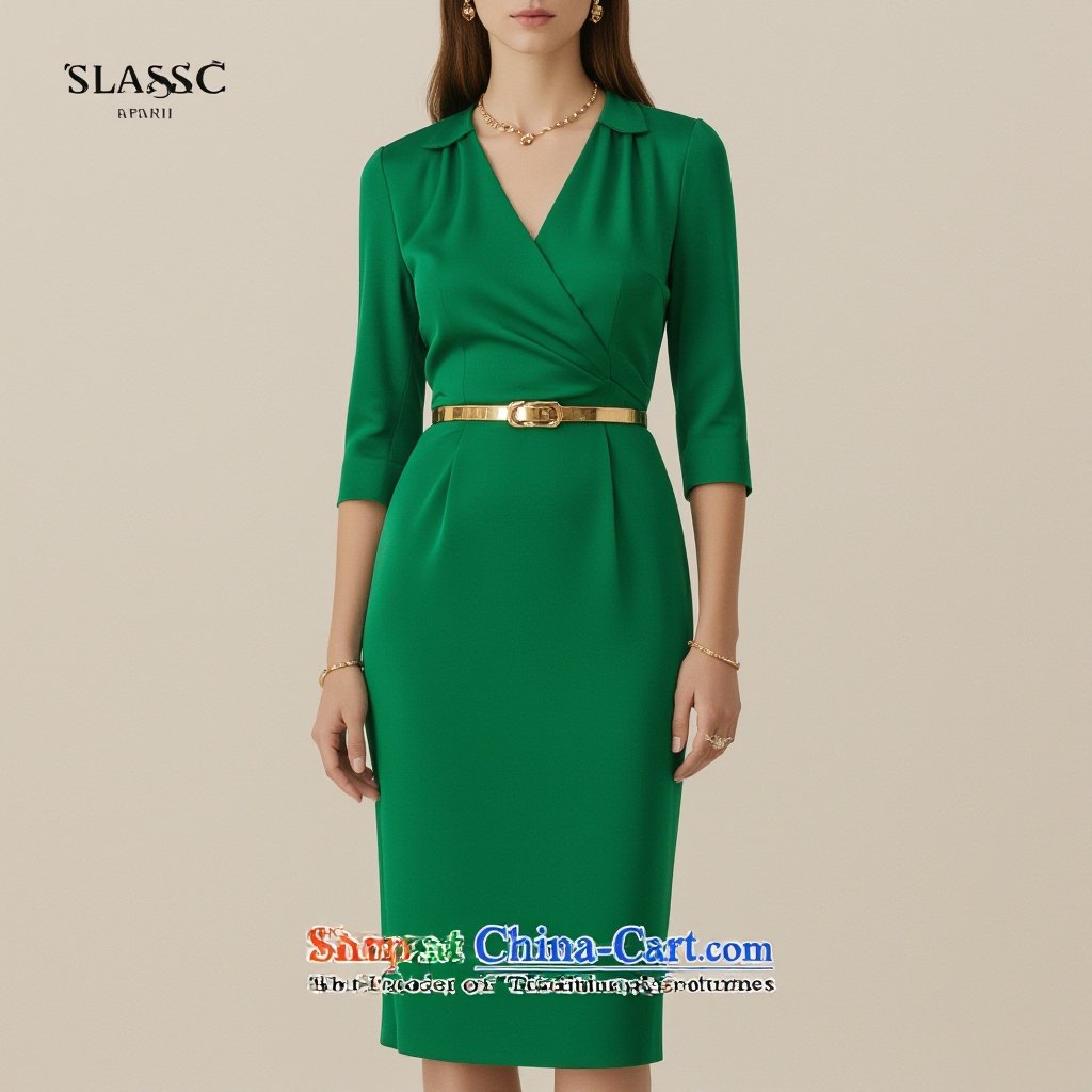 I want a rich royal jade green dress, short, tight, shiny, very eye-catching, with a gold belt and gold accessories.
Classic fashion: Classic: Royal jade green silk dress, knee-length, fitted. Gold belt, gold jewelry.