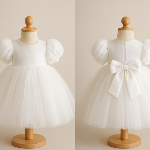 1歳の女の子のベビードレス
白いチュールのプリンセスライン
ボリューミーで可愛い
袖はパフスリーブ