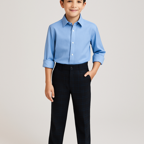 قميص ازرق كمه مرفوع قليلا
مع بنطال  اسود ونقشة مدرسية بخط رفيع باللون ازرق 
للأطفال يعطي شعور بالراحة وسهولة الحركة