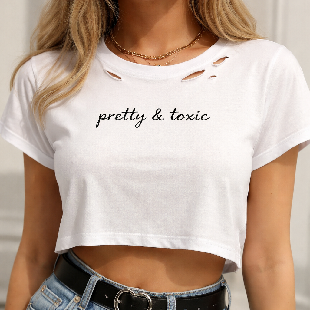 T-shirt blanc crop top avec écrit pretty & toxic en écriture noir façon petit pas trop gros avec un peu des déchiré au niveau du col et un col rond
T-shirt blanc crop top avec écrit pretty & toxic en écriture noir façon petit pas trop gros avec un peu des déchiré au niveau du col et un col rond
, casual style